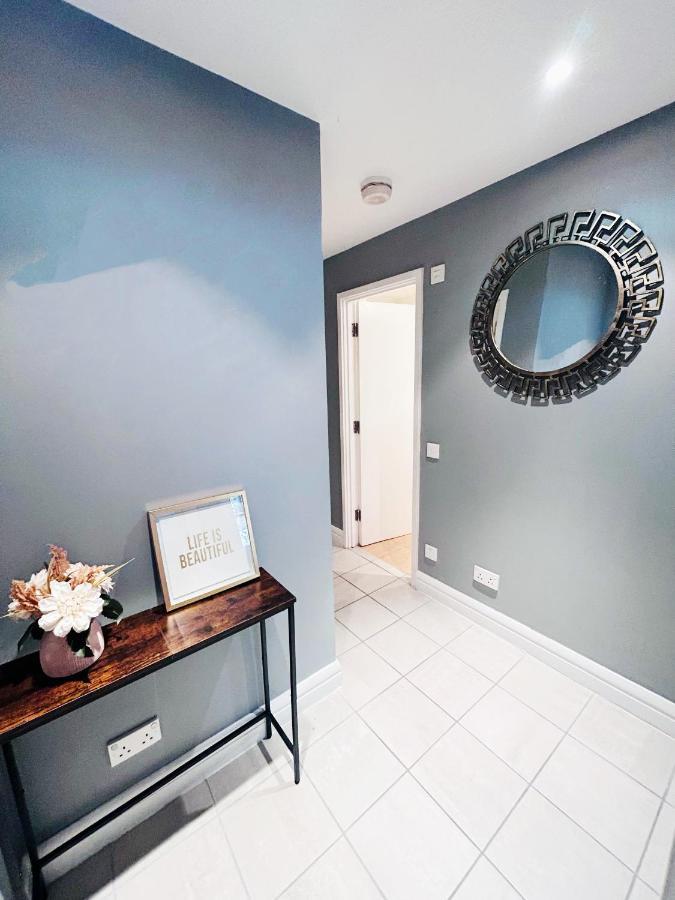 Amazing Flat Near South Kensington - 2 To 3 Bedrooms ลอนดอน ภายนอก รูปภาพ