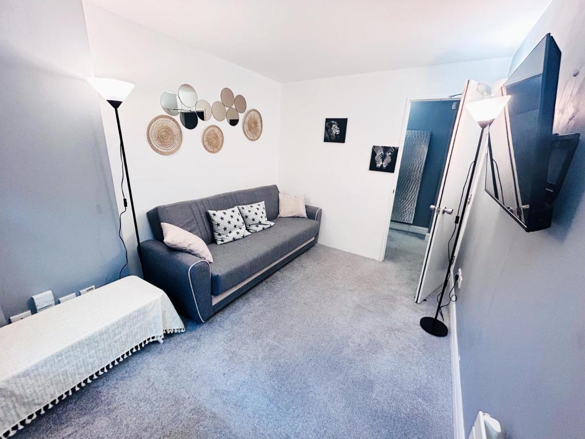 Amazing Flat Near South Kensington - 2 To 3 Bedrooms ลอนดอน ภายนอก รูปภาพ